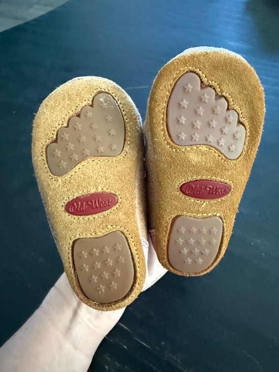 Old West Baby Pink Cactus Moccasin Booties - Picture 4 of 6